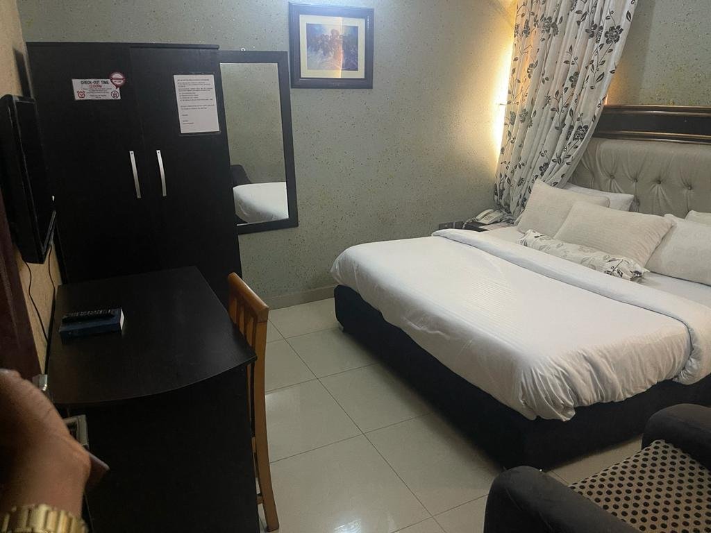 Deluxe King room